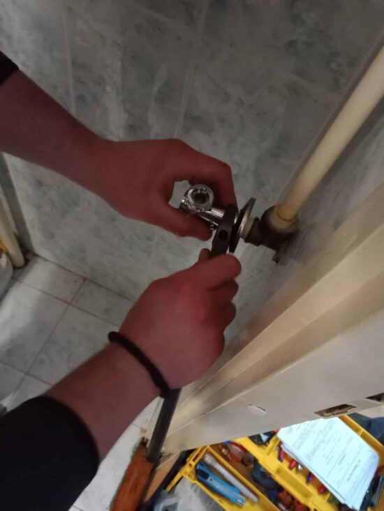 Montaža slavine za veš mašinu