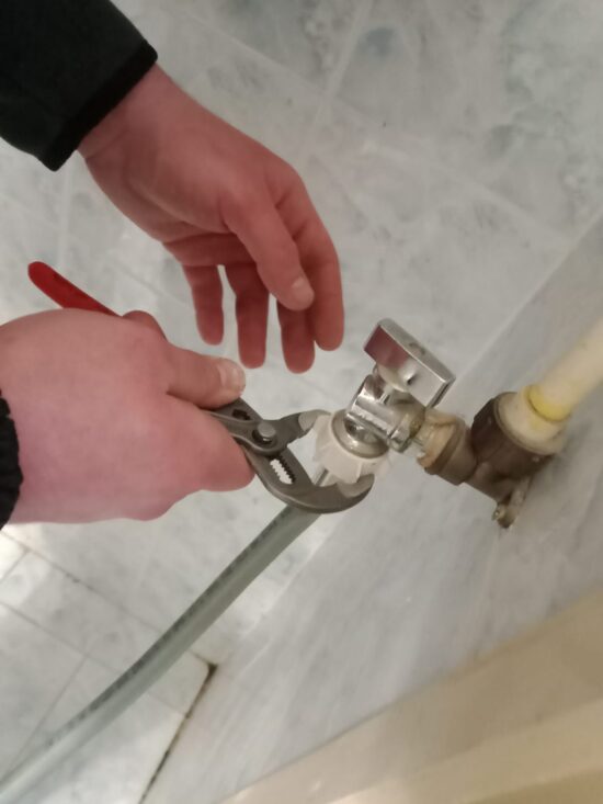 Montaža slavine za veš mašinu